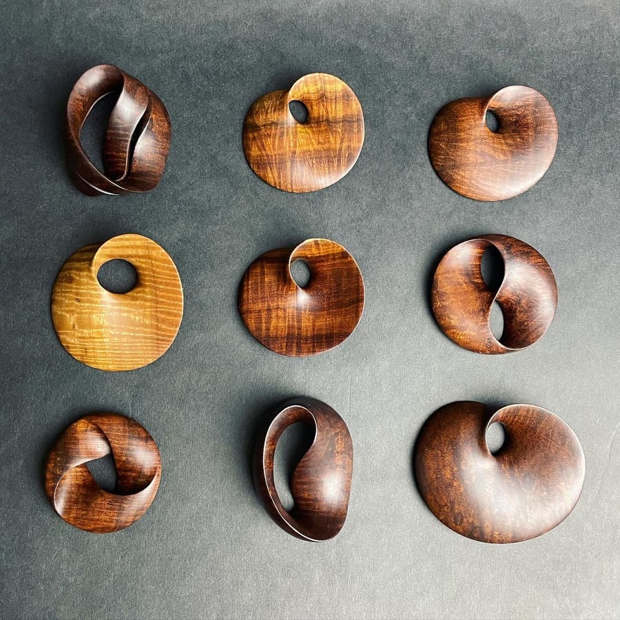 Round Mobius forms by Hape Kiddle
